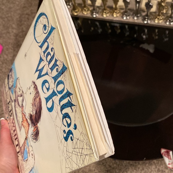 Hard back Charlotte’s Web book with book cover - Picture 3 of 5